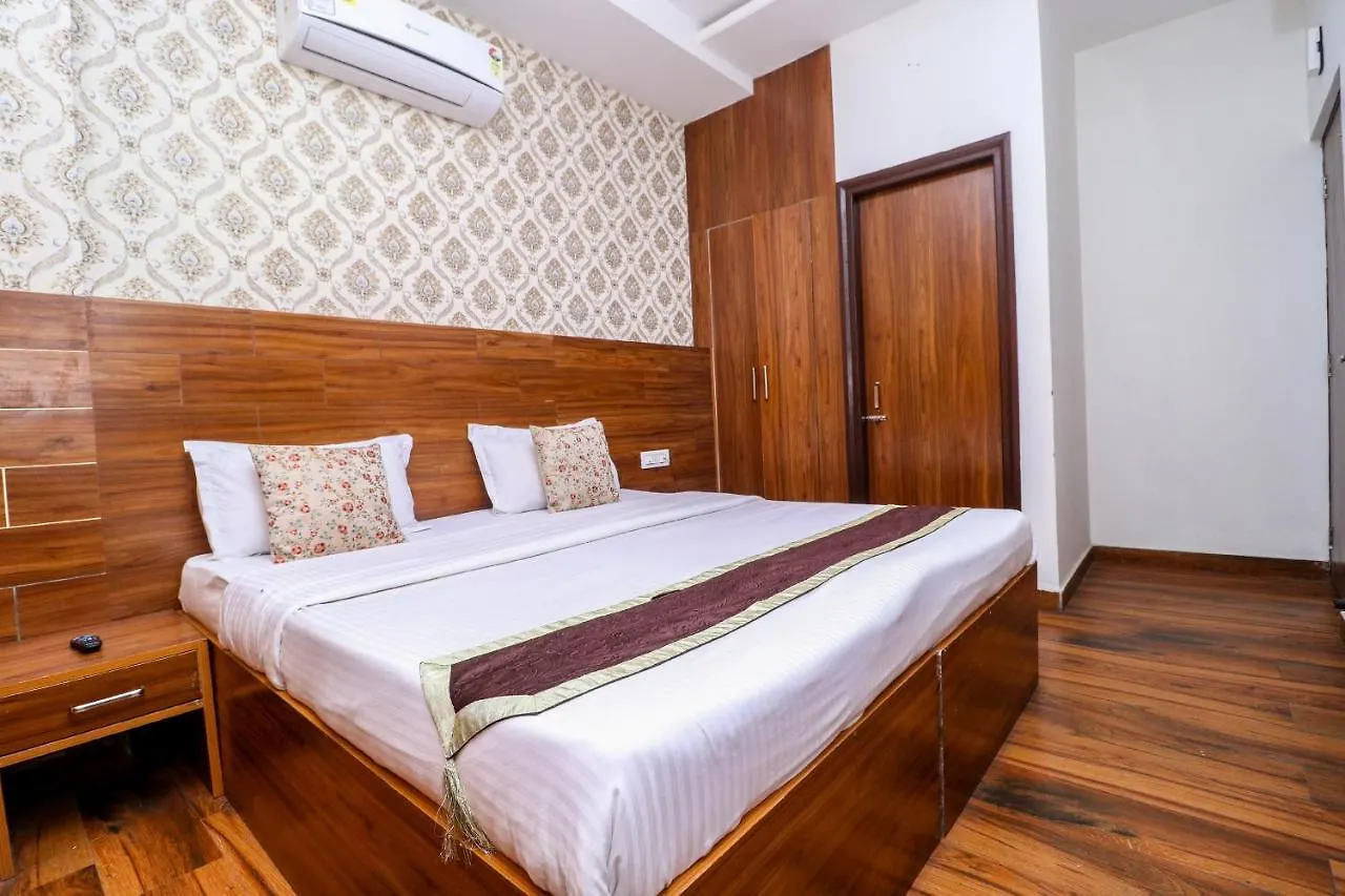 Hotel Fusion 2*, Zirakpur India